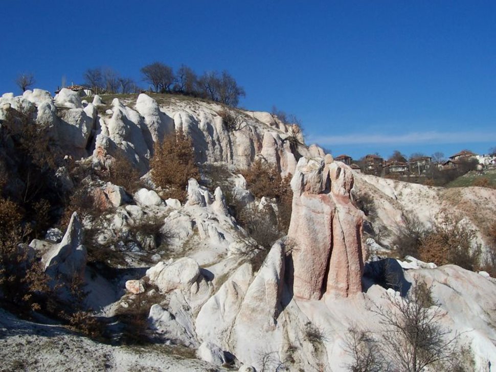 Скалите в местността Каменната сватба наподобяват човешки фигури.