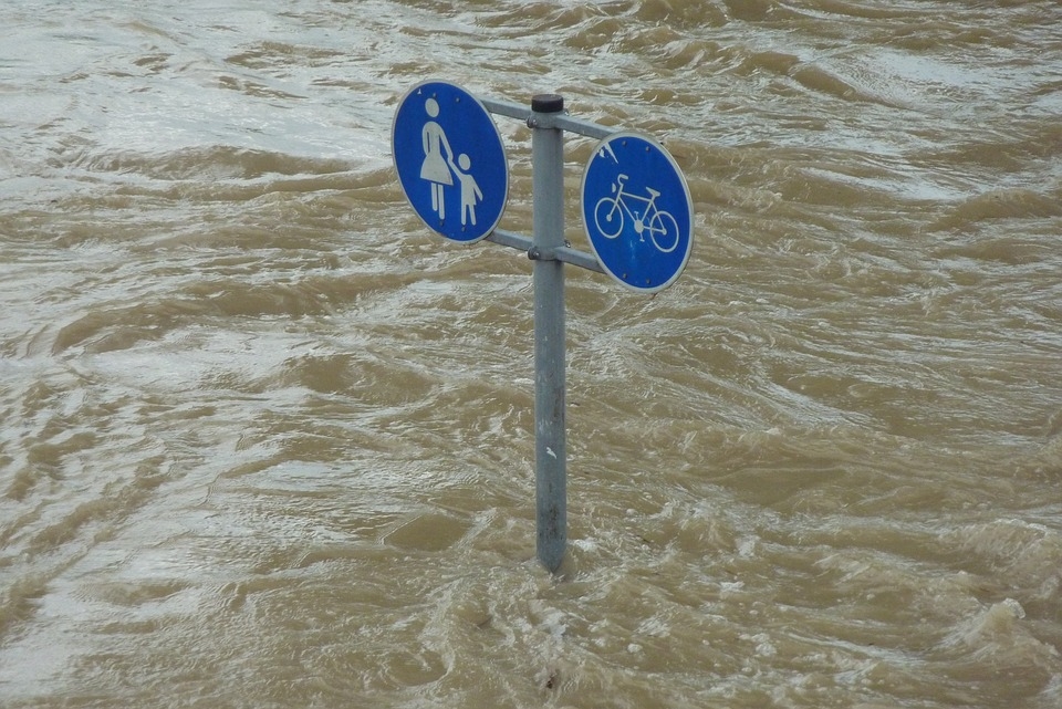 В Гърция предупреждават за риск от наводнения по пътищата