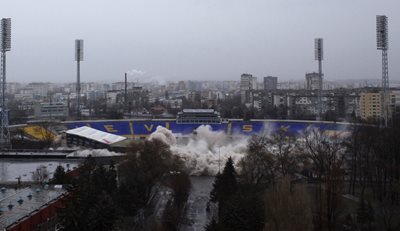 Този взрив трябваше да стартира новия стадион на "Левски". За момента само един сектор е готов, и то без козирка.