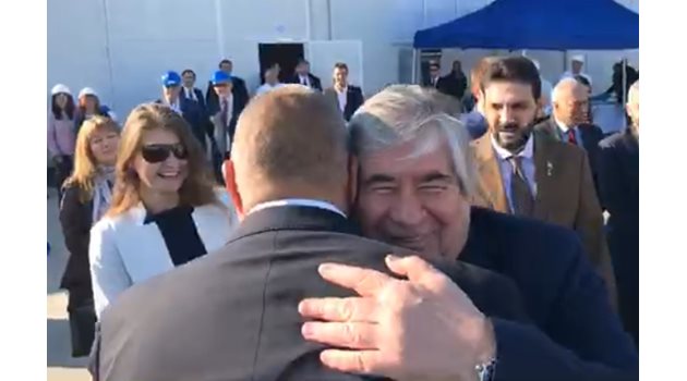 На официалната церемония по откриването на "Балкански поток" го посрещна руския посланик Анатолий Макаров.