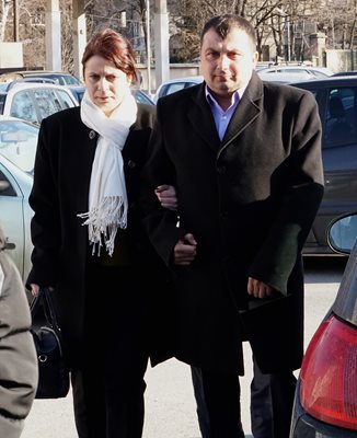 Марин Рачев вече има 2-годишна условна присъда,а Васка Рачева ще опита да спечели изборите в Септември като независима
