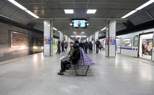Станция "Люлин" е част от първата отсечка на метрото, която е пусната през януари 1998 г.  Тогава тя е с едва 5 метростанции и дължина 6,5 км, от бул. "Сливница" през ж. к. "Люлин" до бул. "К. Величков". На 17 септември 1999 г. е въведена в експлоатация метростанция "Опълченска", а на 31 октомври 2000 г. метростанция "Сердика".