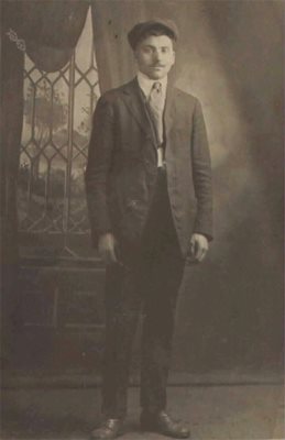 Петро Христоф през 1919 г. малко след като емигрира в Америка