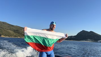 Петър Стойчев е първият българин, преплувал протока Молокай
