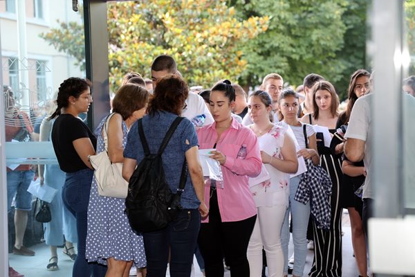 1148 кандидати се явиха на изпита в Медицинския университет в Пловдив.