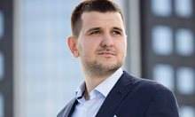 Йордан Иванов за скандала с тортите: БСП се бори с "Възраждане" кой обича повече Митрофанова