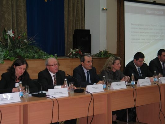 Премиерът Пламен Орешарски и министри от кабинета се срещнаха с представители на бизнеса от видинска област.