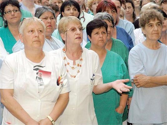 В пловдивската болница често има протести за заплати. 
СНИМКИ: АТАНАС КЪНЕВ И ЙОРДАН СИМЕОНОВ