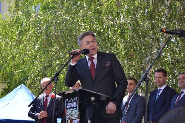 Ние сме готови за предсрочни парламентарни избори, обяви в Джебел лидерът на ДПС Мустафа Карадайъ. СНИМКИ: НЕНКО СТАНЕВ