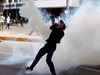 Протестите във Венецуела продължиха и след нападението срещу парламента