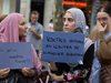 Мюсюлмани на "Ла Рамбла": Ние не сме терористи (Снимка)