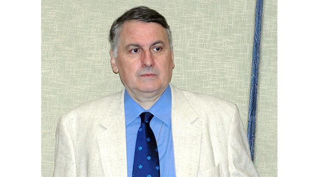 Отзованият преждевременно от посолството във Вашингтон Лъчезар Петков е шеф на Кризисния център на Външно и кандидат за генерален консул в САЩ и Канада.
