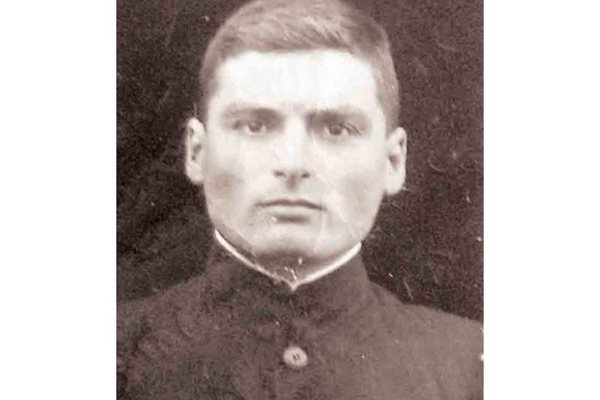Дочно Пафлов, известен и като Доси, бил награден с орден за участието си в Септемврийското въстание през 1923 г., но и това не го склонило да се върне в родината, където оставил син Димитър и дъщеря Бонка.