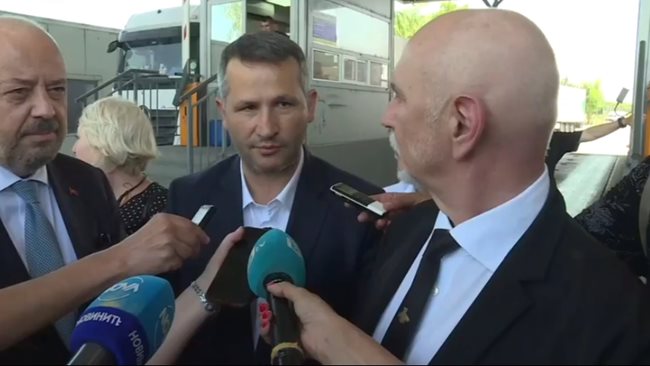 Minister Nikolay Sabev is on “Captain Andreevo” because of the queue of trucks (Video)