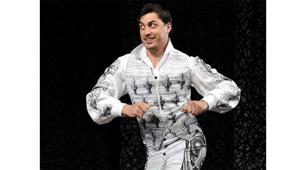 АМБИЦИЯ: Карамазов играе пробивен хубавец в постановката на Теди Москов "Сирано дьо Бержерак"