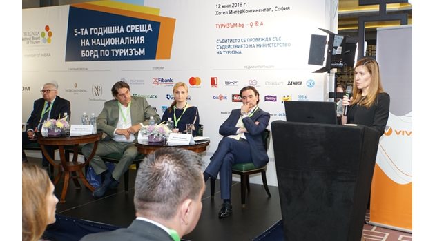 Министър Николина Ангелкова откри форума. СНИМКИ: Десислава Кулелиева