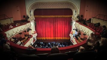 Няма поражения на залата след късо съединение във варненеската опера