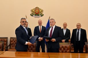 Пред Желязков БДЖ и "Сименс" подписаха договор за доставка на 10 нови локомотива