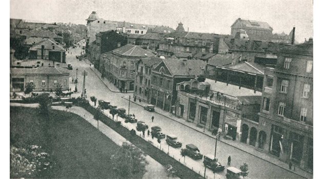 Поглед от Военния клуб по ул. "Георги Раковски" през 1930 г.