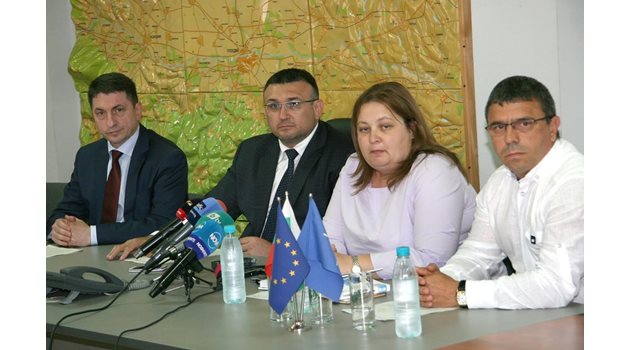 Главният секретар на МВР Младен Маринов дойде в Пловдив да съобщи за заловения молдовец. СНИМКА: Евгени Цветков