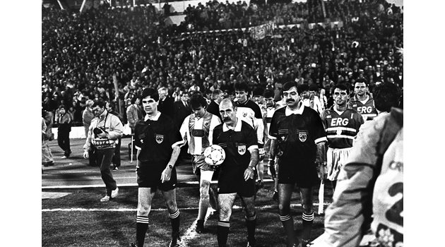 Футболистите на италианския тим и съдиите на мача са шашнати от адската атмосфера на ст. "Българска армия".
