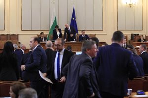 Парламентът чака Росен Христов, министерството: Никой няма да дойде