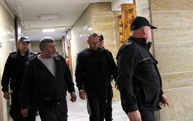 Пловдивският съд не пусна македонеца и българина, пренасяли 130 кг марихуана за Турция
