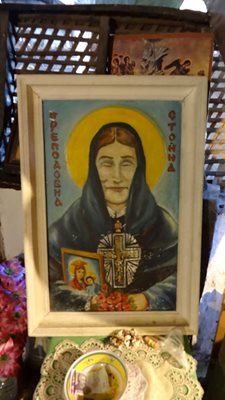 Изображение на Преподобна Стойна в храма "Свети Георги" в Златолист. Там светицата е прекарала голяма част от живота си
