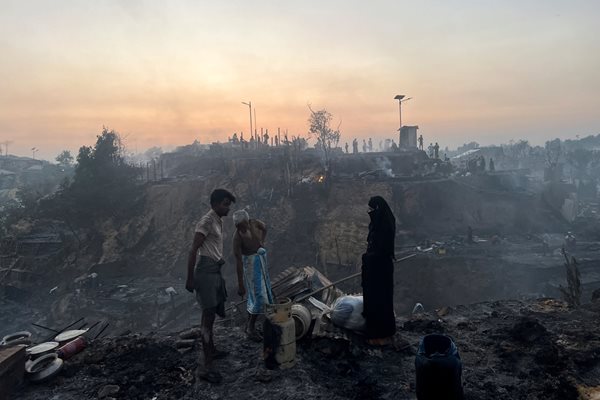 Така изглежда лагерът след пожара. СНИМКА:  REUTERS/Ro Yassin Abdumonab