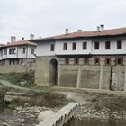 Килифаревския манастир и отнесения от наводнение мост пред него