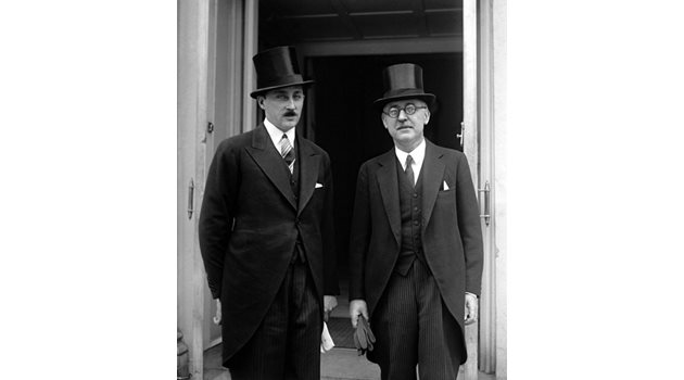Княз Кирил Преславски и Симеон Радев през 1925 г., когато връчват акредитивните му писма за посланик в САЩ.