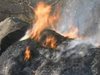 Мъж запали пожар в опит да почисти ливадата си в Благоевградско (Видео)