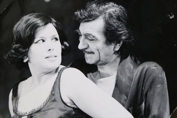 Златина Дончева и Георги Парцалев в пиесата "Енергични хора" на Сатиричния театър