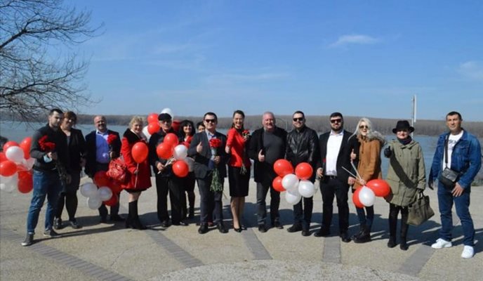 Водачът на листата в Силистра Вяра Емилова и кандидатите за депутати откриха предизборната кампания в Дунавската градина.