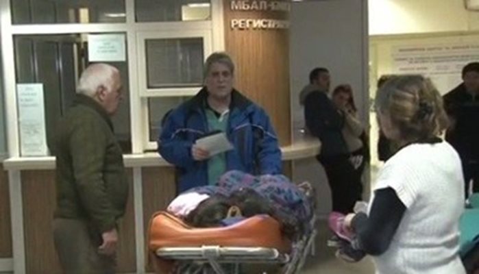 В Спешното приемно отделение на Бургаската болница първо са били докарани две момиченца на видима възраст 4 и 5 години Снимка Нова тв