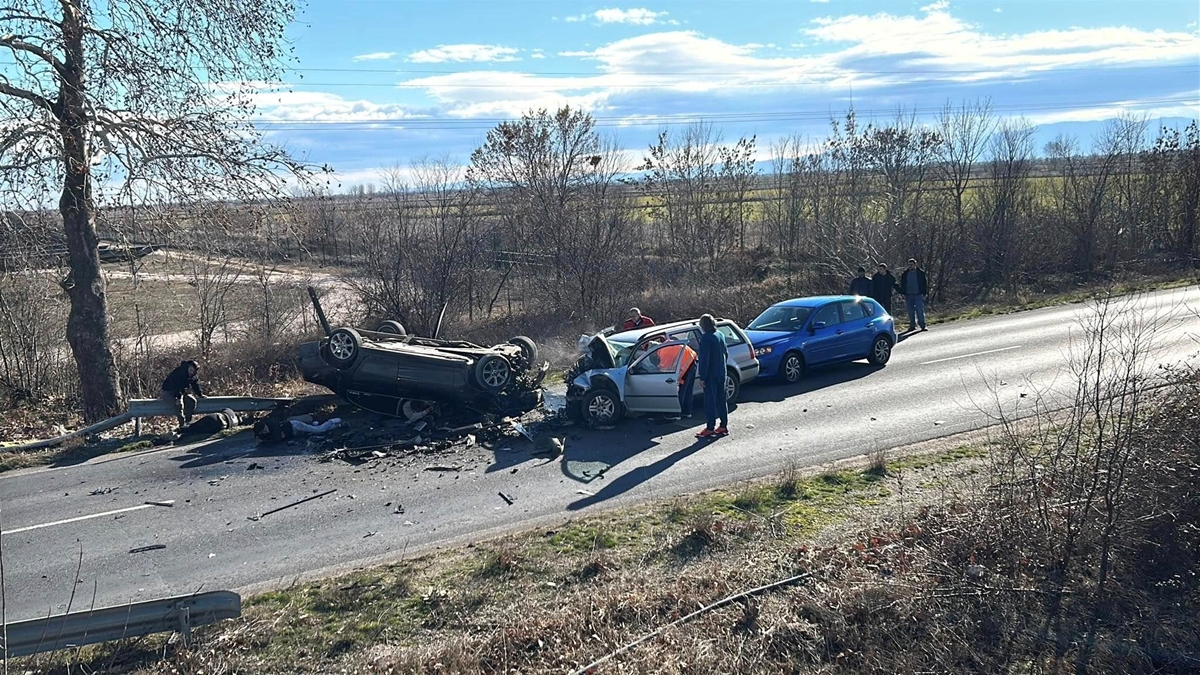 Пуснаха движението по пътя Пловдив-Карлово след тежката катастрофа с 2 жертви