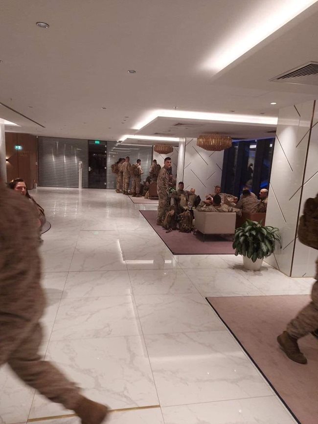 US войници, настанени в 5-звезден хотел в София, преминавали транзитно