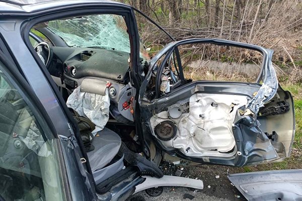 Загиналата Янита се е возила на предната дясна седалка в този автомобил. Снимка: ОД МВР Бургас