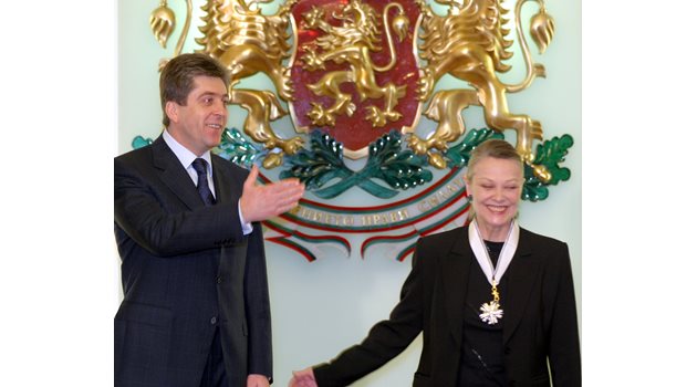 29 март 2004 г. Президентът Георги Първанов награждава актрисата с орден “Стара планина”