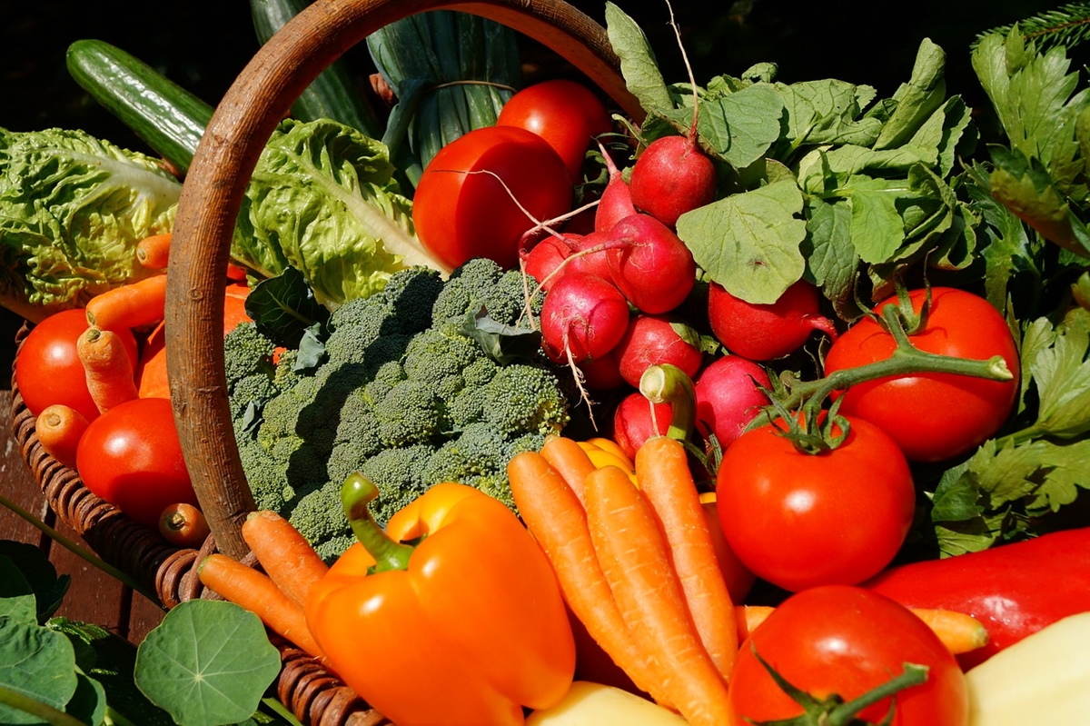 Цените на зеленчуците по тържищата в страната се вдигат в началото на декември