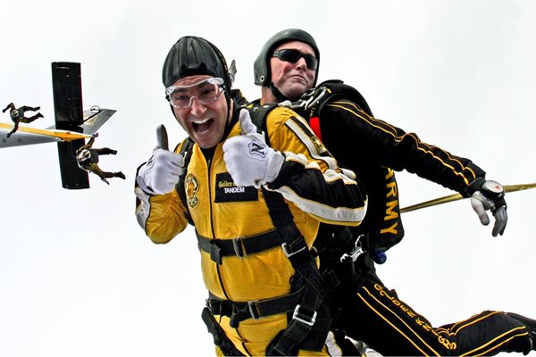 Скачането с парашут е един от най-безопасните екстремни спортове, но въпреки това до 2017 г. има регистрирани 24 смъртни случая.