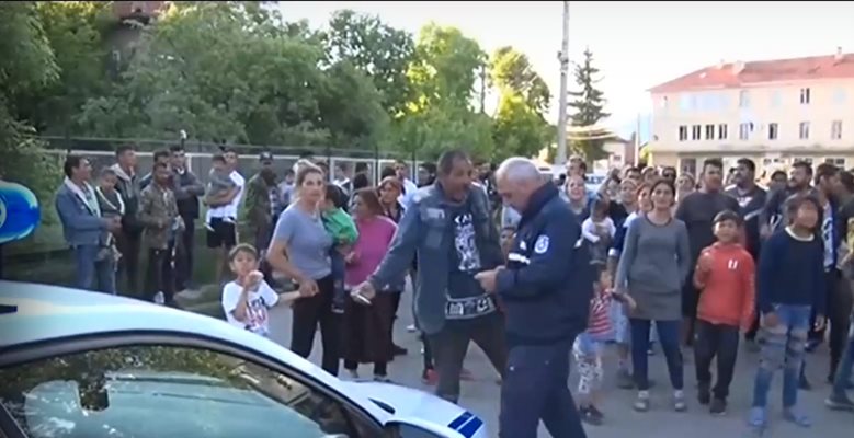 Хората в Ковачевци се събраха на протест в събота с искане за доживотен затвор за Мирослав.

СНИМКА: НОВА ТЕЛЕВИЗИЯ