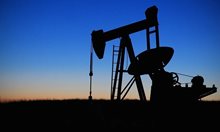 Очакваното намаляване на добива продължава да увеличава цените на петрола