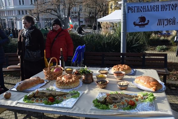 Никулденската обредна трапеза и рибният курбан ще бъдат осветени за здраве и раздадени на бургазлии.