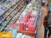 Мъж системно краде от квартален магазин (Видео)