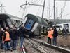 Най-малко 3-ма загинаха при дерайлирането на влака в Италия