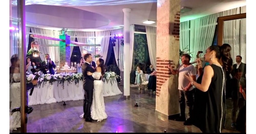 Maria Ilieva sang “Love” for the first dance of the newlywed Nencho Balabanov