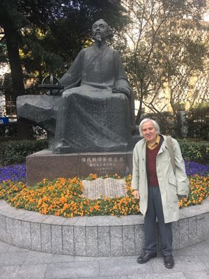 Теодосий Теодосиев при посещението си в Китай
