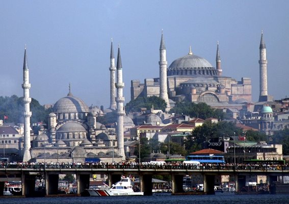 “Света София” е символ на Истанбул. СНИМКА: РОЙТЕРС