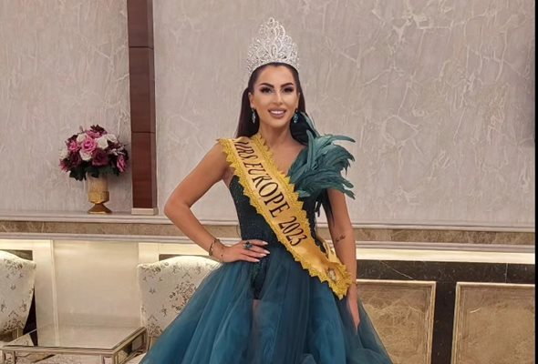 Манита Вартан
Снимка; Фейбсук, Manita Vartan Mrs Bulgaria International